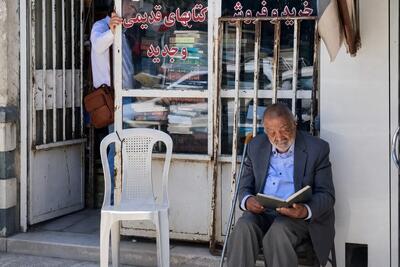  ماجرای پیرمرد مشهدی که با کتاب‌ها نفس می‌‎کشد