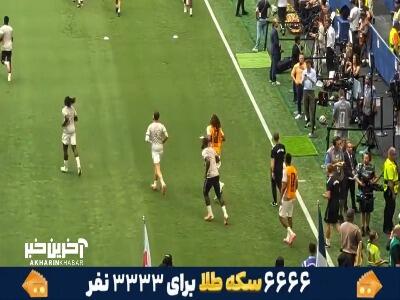  ورود بازیکنان انگلیس به ورزشگاه هاردراک میامی برای گرم کردن