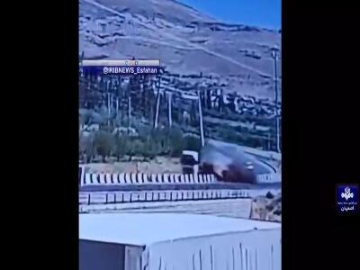  واژگونی عجیب کامیون با  ۲۰ تن بار در سمیرم