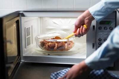  این ۱۱ وسیله را هرگز داخل مایکروویو نگذارید