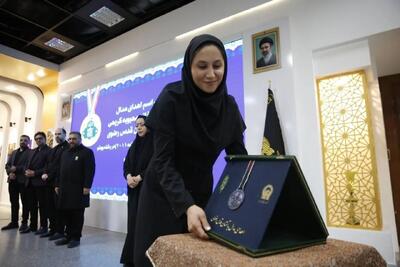 اهدای مدال جهانی سرمربی تیم ملی ووشو تالو زنان به بارگاه نورانی امام رضا (ع)