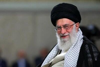 قابی ماندگار از رهبر شهید انقلاب در تنگه هرمز + عکس