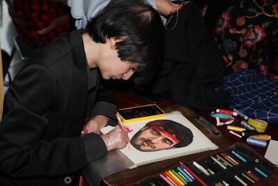 برگزاری نمایشگاه آثار هنری بیماران پروانهای در ایستگاه مترو امام خمینی(ره)