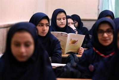 وزیر آموزش و پرورش: تعویق سراسری آزمونها منطقی نیست؛ برگزاری امتحانات متناسب با شرایط هر استان دنبال میشود/ اگر امتحانات نهایی تا ۱۵ شهریور در چهار استان جنگی اخذ نشود، به صورت داخلی و با اختیار معلمان برگزار میشود