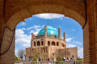 پایان نیم قرن انتظار برای تماشای کامل گنبد سلطانیه/ داربستهای داخلی پس از مرمت کتیبه بزرگ داخل سلطانیه برچیده میشود