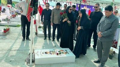 ادای احترام وزیر راه وشهرسازی به مقام شامخ شهدای مدرسه شجره طیبه میناب