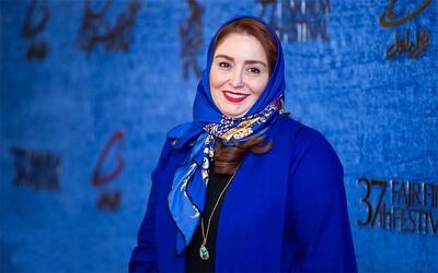 ژاله صامتی روی صحنه تئاتر هر شب ساعت هشت و نیم در مرکز تهران