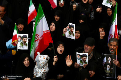 روزنامه خراسان: مدعیان انقلابی گری، پیام رهبری اتمام حجت با شما بود؛ دست از دروغ بستن به مسئولان بردارید