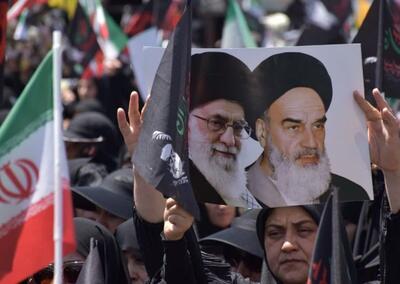 شعار «هیهات منالذله» در اجتماع «نحن منتقمون» کرمانشاه