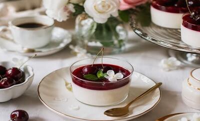  طرز تهیه پاناکوتا گیلاس؛ دسر تابستانی شیک و خوشمزه