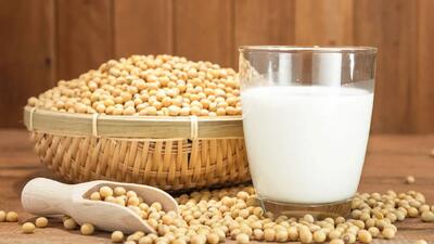 طرز تهیه شیر سویا خانگی با سویا خشک؛ سالم، مقوی و اقتصادی