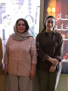 ژاله صامتی در کنار دخترش نیاز