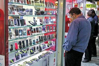 رئیس اتحادیه فروشندگان موبایل تهران: تلفن همراه دیگر یک کالای لوکس نیست / رشد ۵۰ درصدی قیمت موبایل از ابتدای سال جاری!