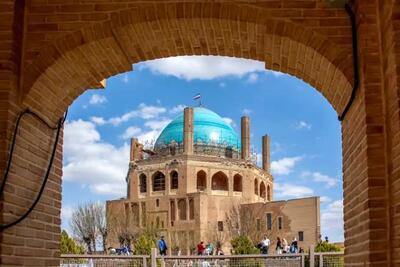 پایان نیم قرن انتظار برای تماشای کامل گنبد سلطانیه / داربستهای داخلی پس از مرمت کتیبه بزرگ داخل سلطانیه برچیده میشود