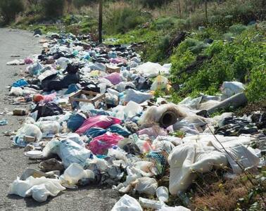 بحران انباشت پسماند در محور گردشگری موچش کامیاران