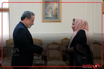 «فصیحه عزمی» سفیر جدید سریلانکا در آغاز ماموریت دیپلماتیک خود در کشورمان با سیدعباس عراقچی دیدار و رونوشت استوارنامه خود را تسلیم کرد