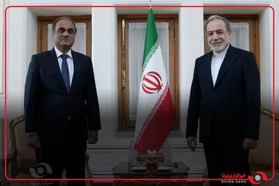 «عمران احمد صدیقی» سفیر جدید پاکستان در آغاز ماموریت دیپلماتیک خود در کشورمان با سیدعباس عراقچی دیدار و رونوشت استوارنامه خود را تسلیم کرد