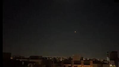  فارس: شنیده‌شدن صدای انفجار از حوالی سیریک/گزارش‌هایی از انفجار شدید در پایگاه‌های نظامی آمریکا در اردن/گزافه‌گویی ترامپ: هر بار که ایران یک سرباز آمریکایی را بکشد، بهای آن را چندین برابر خواهد پرداخت/استانداری: حمله به یک واحد صنعتی در حومه شهر خمین/یمن محاصره دریایی را بر عربستان اعمال کرد/ادعای الحدث: پیشنهاد جدید توافق آمریکا و ایران شامل توقف خصومت‌ها و اجرای یادداشت تفاهم است