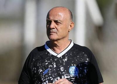 مربی استقلال در ایران ماند