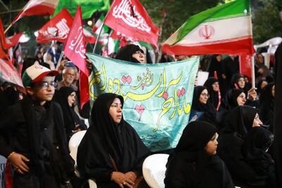  فریاد بلند مرگ بر آمریکای مردم سمنان در شب ۱۴۱ اقتدار/سمنانی‌ها قدرت پوشالی آمریکا را به سخره گرفتند+فیلم