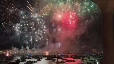  ونیز تعطیلات جشن سنتی «نجاتدهنده» را با آتشبازی بر فراز تالاب جشن گرفت