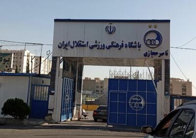 طلبکارانِ مربی استقلال به کمپ حجازی حمله کردند