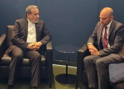 عراقچی در گفتوگو با همتای فرانسوی: رفتار دو دیپلمات فرانسه در تهران غیرقابل قبول است / رعایت قوانین و مقررات کشور پذیرنده لازمه تداوم فعالیت نمایندگیهای خارجی است / مسئولیت تبعات انسداد تنگه هرمز بر عهده طرفی است که با عدول از توافقات روند دیپلماسی و ثبات منطقه را با مخاطره مواجه کرده