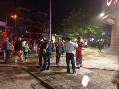  نجات حدود ۱۰۰ نفر از آتش‌سوزی مجتمع تجاری در تهرانپارس