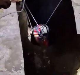  نجات معجزه‌آسای بانوی ۴۰ ساله از عمق ۱۵ متری چاه فاضلاب
