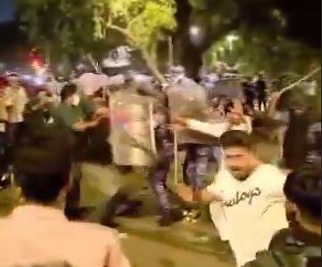  زد و خورد شدید پلیس ضد شورش هند با دانشجویان