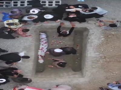  بی‌تابی مادر مینابی برای آغوش کودک شهیدش