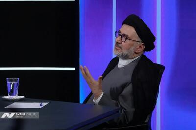 اتفاقاتی که درباره حجاب میافتد، انگشت کردن در چشم جامعه است/ پلمب کردن کافهها به دلیل حجاب، مورد تأیید کلیت نظام جمهوری اسلامی نیست