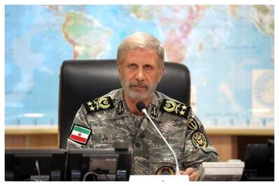 سرلشکر حاتمی: هیچ اعتمادی به آمریکا نداریم/ آمریکا تصور میکرد که هیچ ارتشی در جهان، حریفش نیست ولی ما ایستادهایم