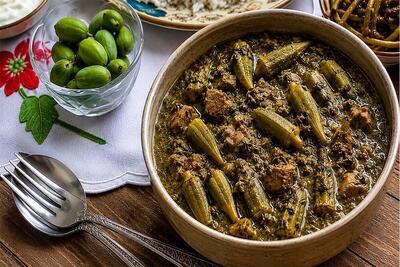 آموزش آشپزی / طرز تهیه خورشت بامیه با سبزی به روش سنتی