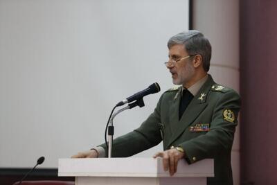 سرلشکر حاتمی: با ارتشهای سران کفر میجنگیم