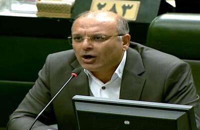 لک علیآبادی: برخی سیاسیون میدان مبارزه و جنگ را گم کردهاند