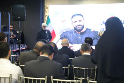 بلوار پهلوان هادی چوپان در شیراز نام گرفت؛ رونمایی از سردیس این ورزشکار