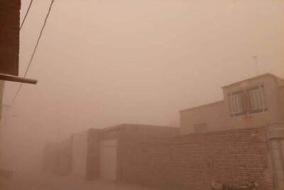 تعطیلی زودهنگام ادارات شهرستان نیمروز در پی طوفان