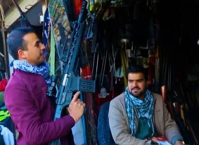  گردش وحشتناک در بازار اسلحه فروشی کابل