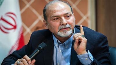 سرمربی تیم ملی به بزرگان فوتبال توهین کرده است/تاج وجاهت اداره فوتبال را ندارد