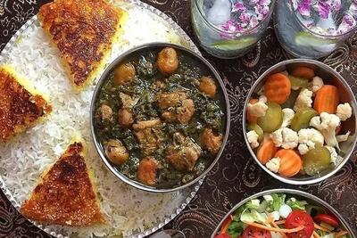 خورش اسفناج پهلو شمالی با عطر برگ سیر تازه و طعم نارنج