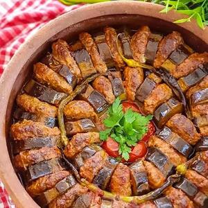 یک غذا خوشمزه با بادمجون