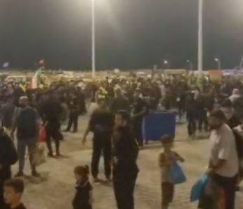  حضور زائران ایرانی در مرز شلمچه ساعاتی پیش از حمله به اطراف این مرز