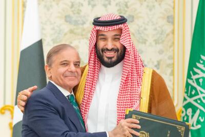  نخست‌وزیر پاکستان: در گفت‌وگوی تلفنی با بن سلمان، توافق کردیم که به همکاری برای حفظ تجارت دریایی از طریق دریای سرخ و تنگه هرمز ادامه دهیم/ حملات یمن به تانکرهای نفتی سعودی در دریای سرخ را محکوم کردم