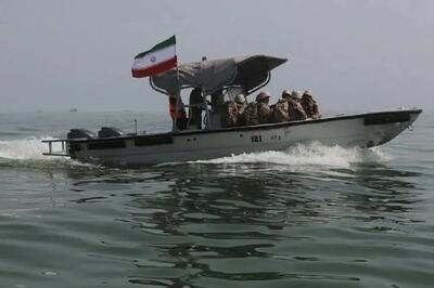 اداره کل بنادر و دریانوردی هرمزگان: بامداد امروز دو فروند شناور «ناجی ۱۵» و «ناجی ۱۶» مورد اصابت قرار گرفته و آسیبهای جدی دیدند/ مأموریت این شناورها صرفاً امدادی و انسان دوستانه است
