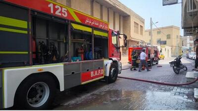  حریق پشت‌بام ساختمانی در بندرعباس مهار شد؛ جلوگیری از گسترش آتش با اقدام سریع آتش‌نشانان