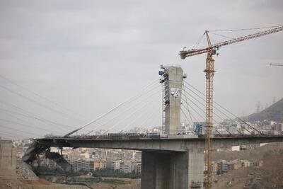 بازدید معاون رئیسجمهور از روند آواربرداری و بازسازی پل شهید رئیسی (B۱) در البرز