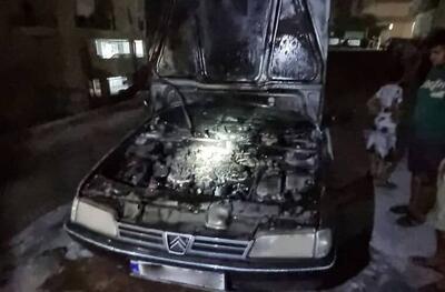  اطفای حریق خودروی سواری در بندرعباس؛ علت حادثه اتصالی برق اعلام شد