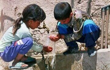  وقتی آب فقط یک ساعت به روستا می‌رسد؛ چشم‌انتظاری مردم روستایی از مهرستان برای کمک خیران + فیلم