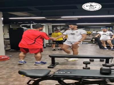 صف سپاهانیها برای عکس یادگاری با حسن یزدانی